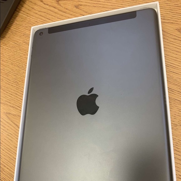 iPad 7th generation - Picture 3 of 3